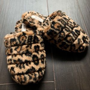 Madewell | Quilted scuff slippers in Leopard recycled faux fur